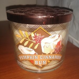 Bath & Body Works Pumpkin Cinnamon Bun 3 Wick candle